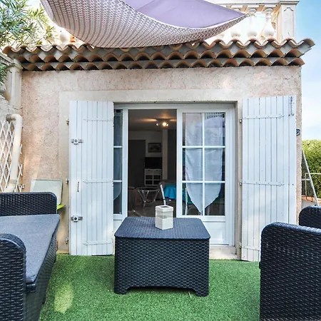 Stunning In With Kitchenette Fréjus